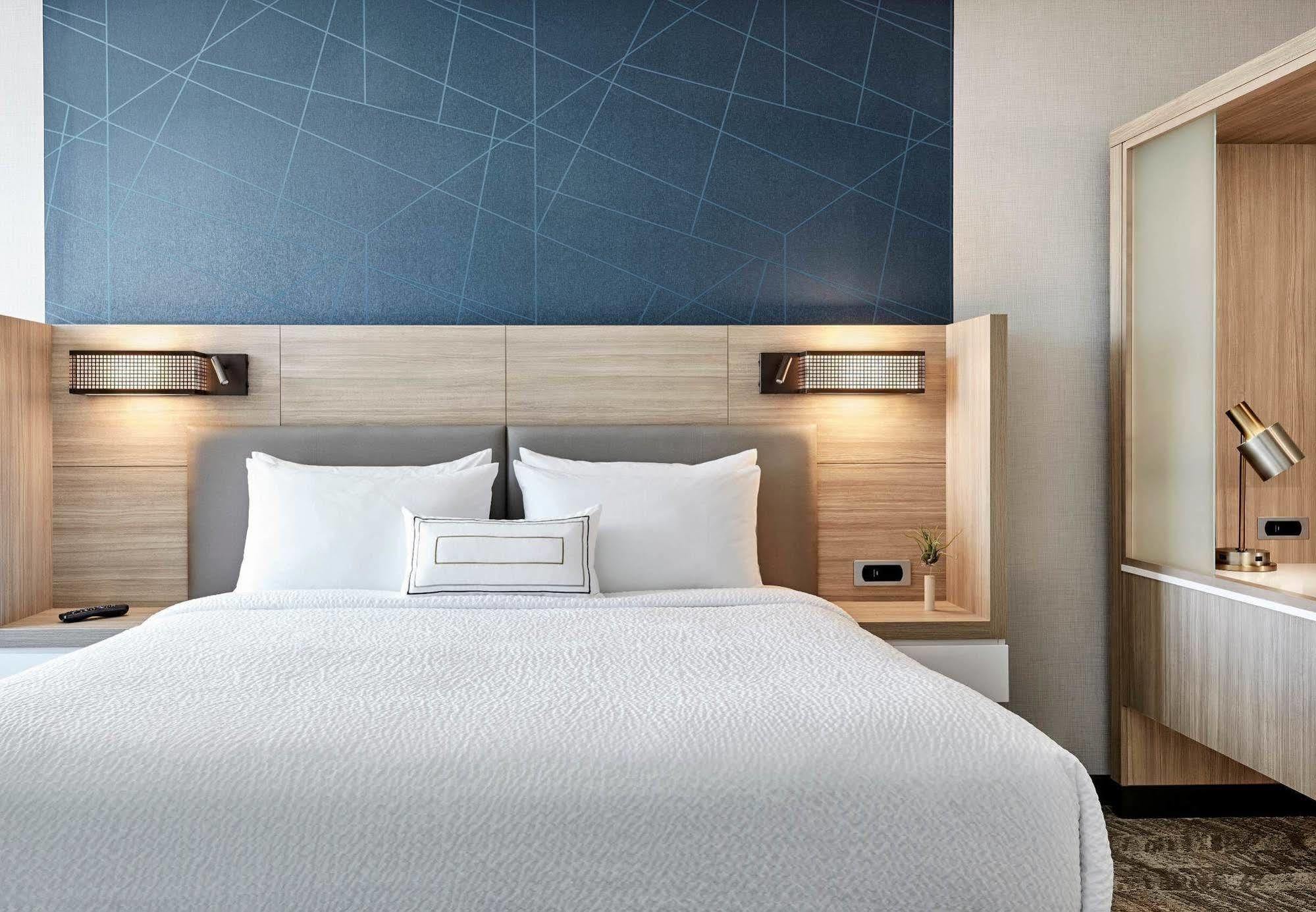 สปริงฮิลล์ สวีท คอรัลวิลล์ Hotel ภายนอก รูปภาพ