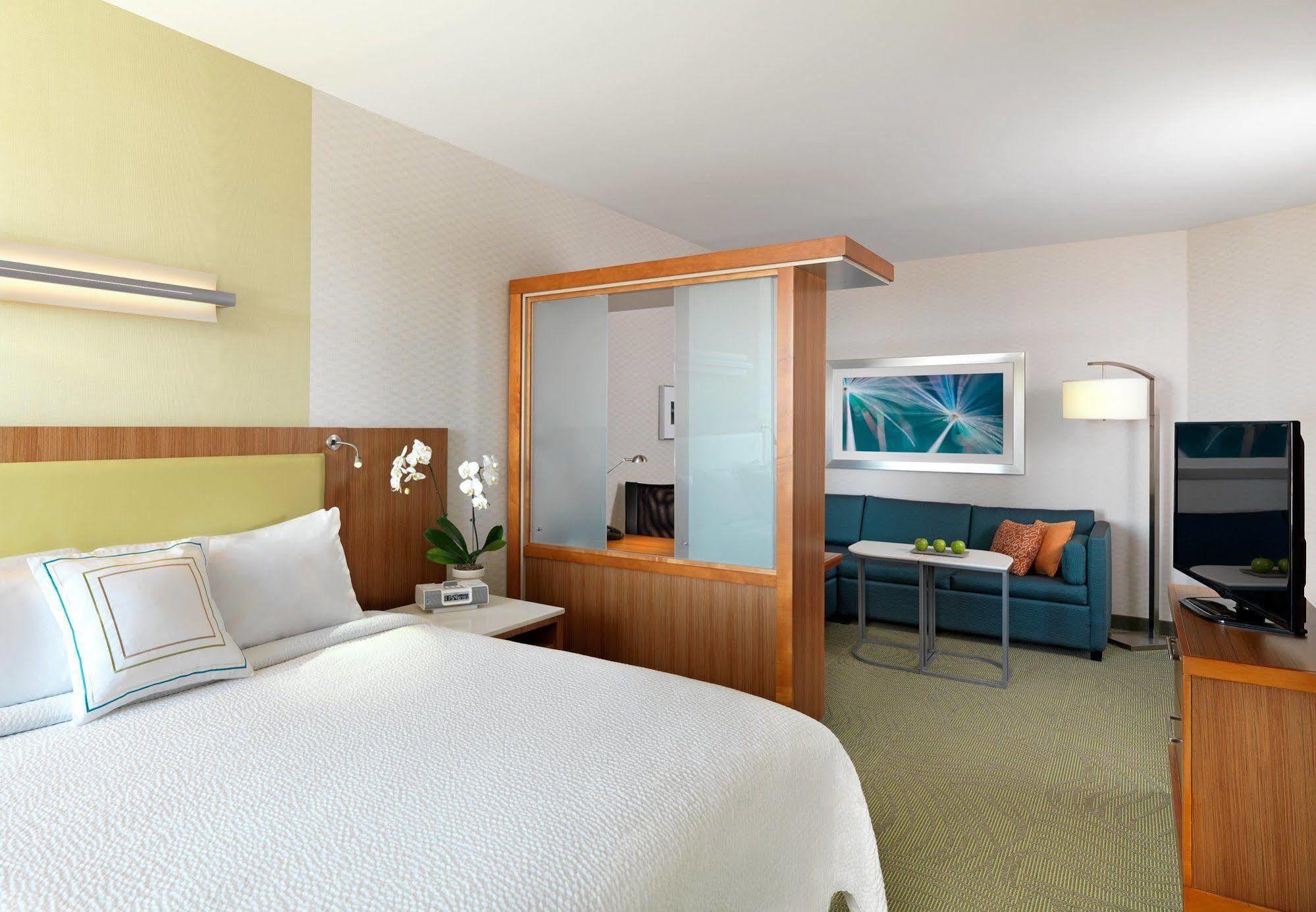 สปริงฮิลล์ สวีท คอรัลวิลล์ Hotel ภายนอก รูปภาพ